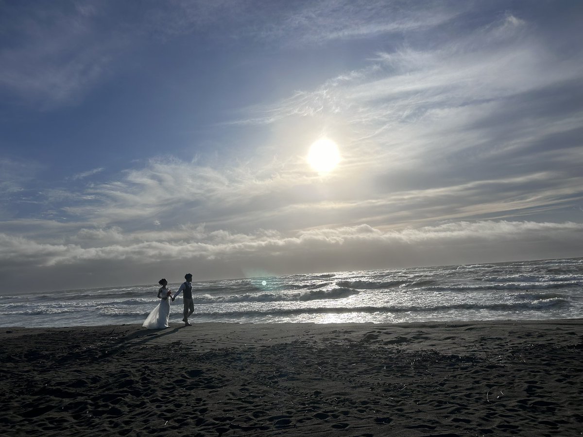 Roots_Wedding's tweet photo. 雨上がりとは思えないロケーション！
海といえば沖縄のイメージから、
北海道にも素敵な海があることを
全国に伝えたい！！
緑と、海を両方撮れる
絶景スポット知ってます😏

可愛すぎるおふたりと
終始楽しい撮影でした！ https://t.co/9KZ2iCgbXN