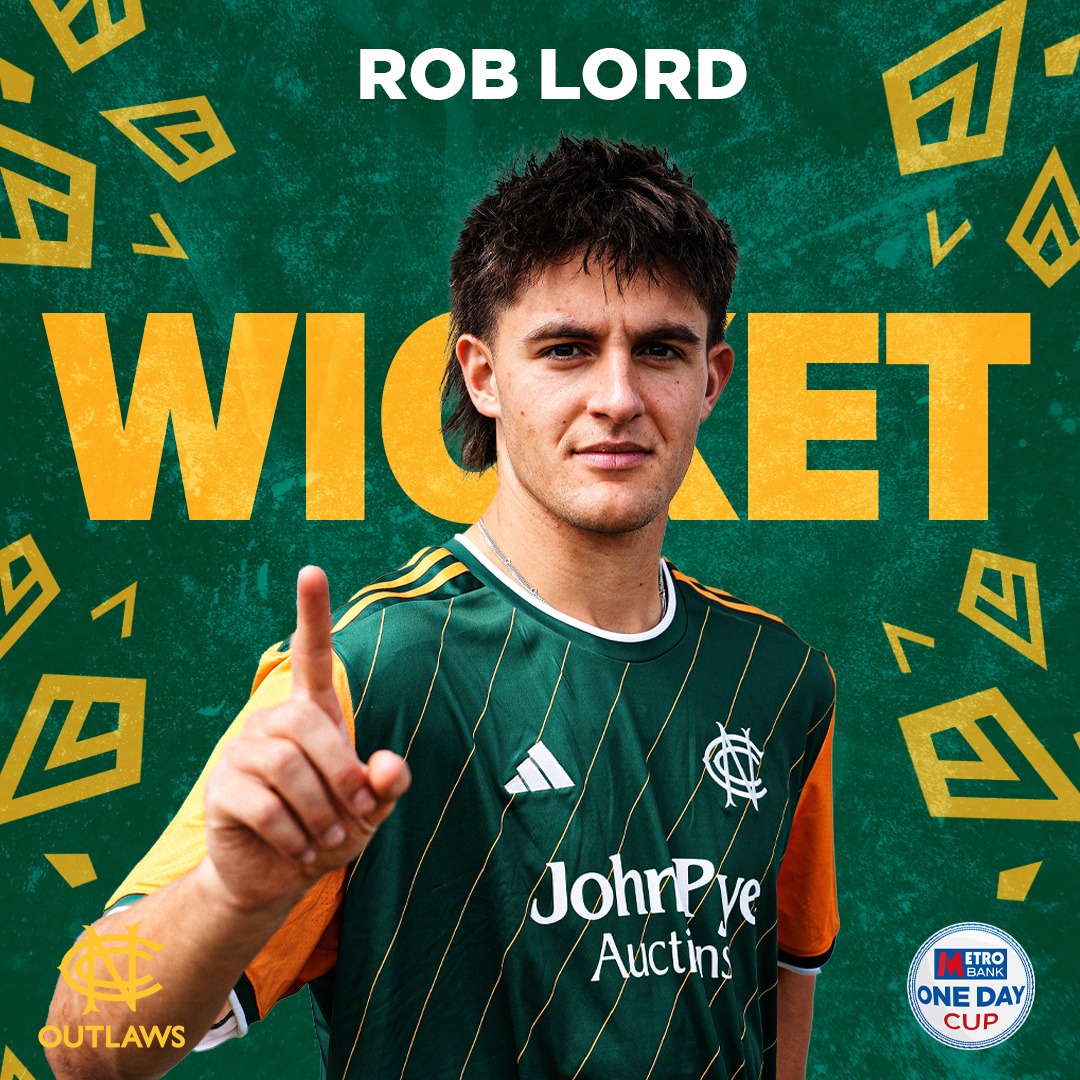 TrentBridge's tweet image. Lord takes his first Notts' wicket!☝️

Peter Handscomb is removed for 29 after a brilliant diving take by Liam Patterson-White 

Foxes 305/4 with six overs remaining. 

#Outlaws | 📺 i.mtr.cool/hkfozzmdaz