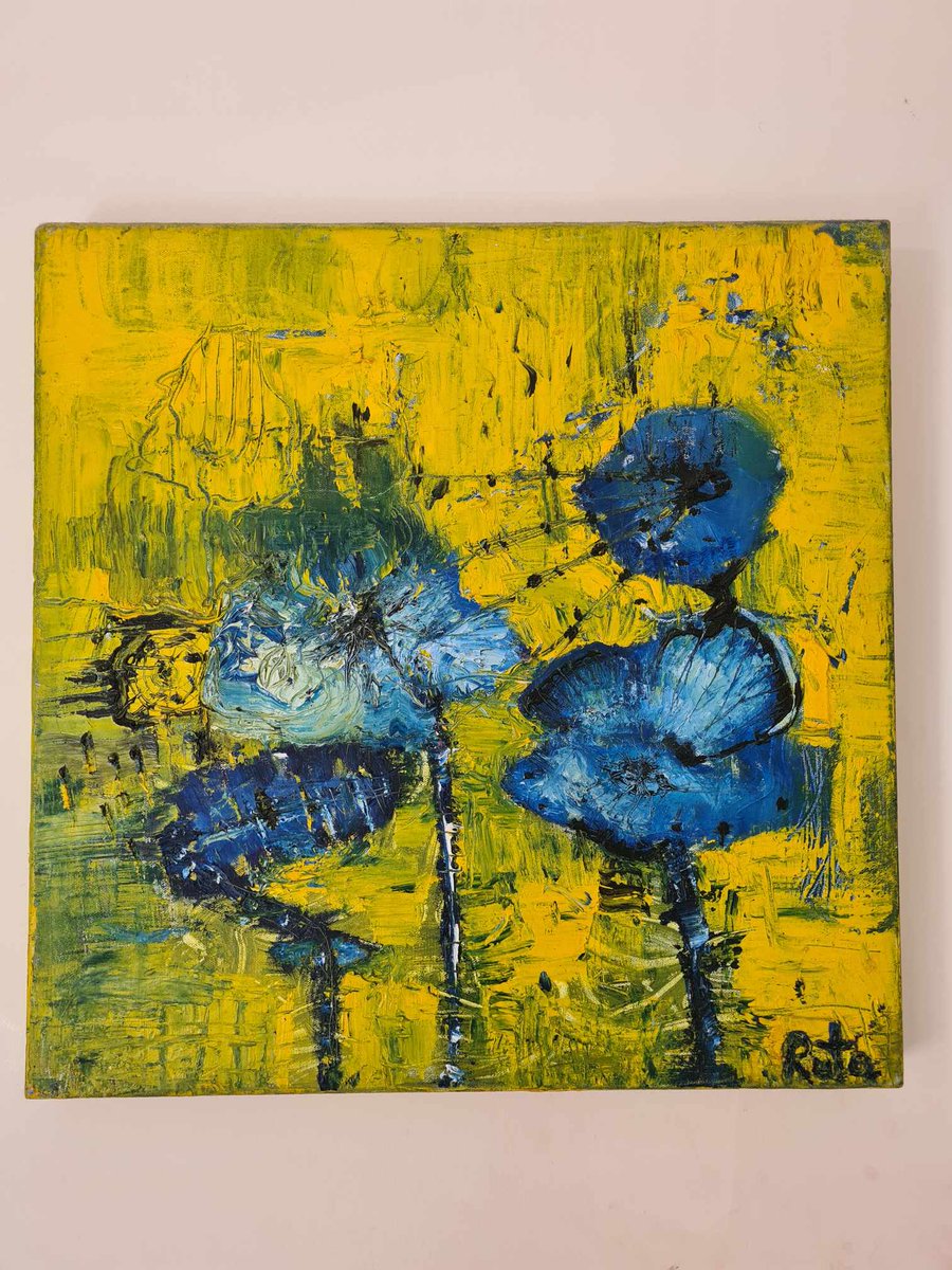ruta_skriptaite's tweet image. Blue #poppies. Still one of my favourites. Makes me consider picking up the #paintbrushes (or rather knives) again after 5-year + break. Perhaps another thing to get back into this Autumn 🙂 #art
