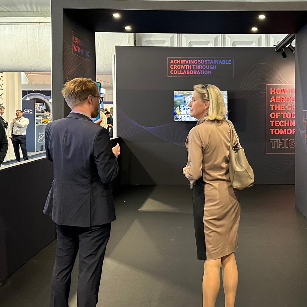 Baroness Vere of Norbiton joins us at the ATI Technology Showcase to learn more about the latest aerospace innovations with <a href="/Airbus/">Airbus</a> ✈️

<a href="/CharlotteV/">Charlotte Vere</a> #FIA2024