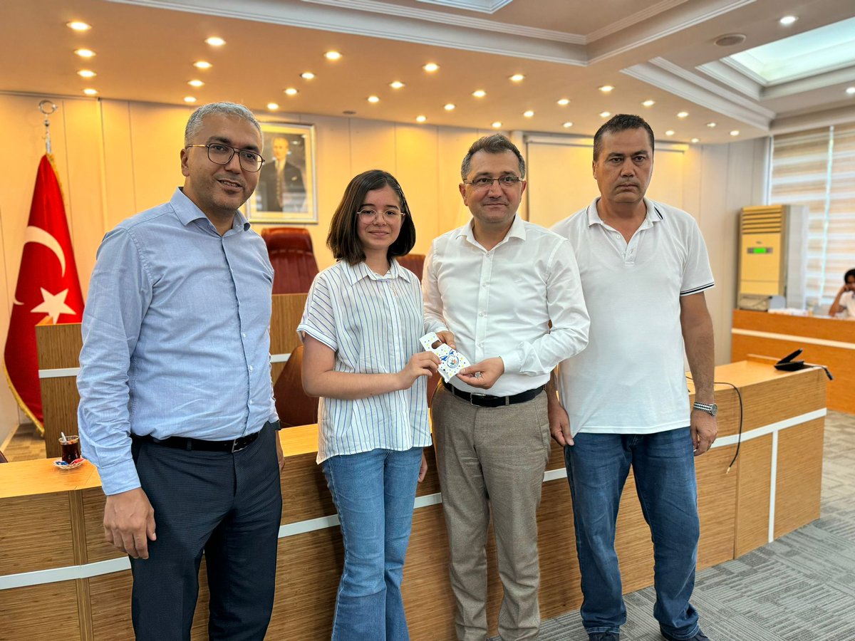 Haydi bil bakalım yarışması ve satranç yarışması ödül töreninden… Öğrencilerimize ve emeği geçen tüm öğretmenlerimize teşekkür ederiz.
<a href="/KarapinarMEM/">Karapınar Milli Eğitim Müdürlüğü</a> 
<a href="/Karapinar_Bld/">Karapınar Belediyesi</a>