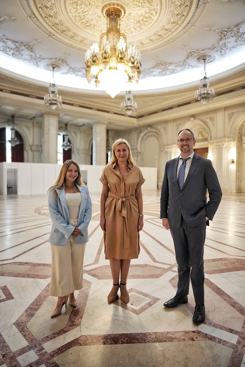 Kadri Simson (@kadrisimson) on Twitter photo Very constructive discussion with <a href="/Landon_Derentz/">Landon Derentz</a> & <a href="/OlgaKhakova/">Olga Khakova</a> from the <a href="/AtlanticCouncil/">Atlantic Council</a> & <a href="/ACGlobalEnergy/">Global Energy Center</a> at the margins of P-TECC meeting in #Romania.
Our exchange centered around #EU-#US cooperation in energy, the importance of #CriticalRawMaterials & EU competitiveness. Very constructive discussion with <a href="/Landon_Derentz/">Landon Derentz</a> & <a href="/OlgaKhakova/">Olga Khakova</a> from the <a href="/AtlanticCouncil/">Atlantic Council</a> & <a href="/ACGlobalEnergy/">Global Energy Center</a> at the margins of P-TECC meeting in #Romania.
Our exchange centered around #EU-#US cooperation in energy, the importance of #CriticalRawMaterials & EU competitiveness.