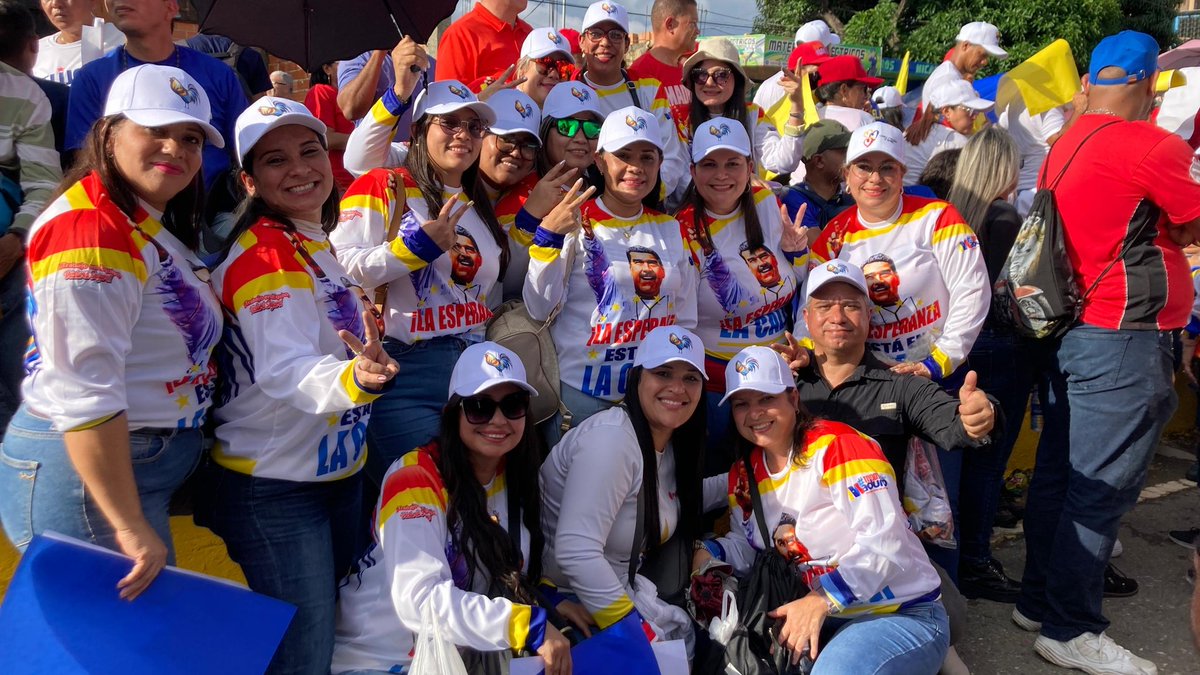 ResteadoPDVSA's tweet photo. Carabobo territorio Revolucionario 
#YoVoyAMiGalloNico https://t.co/w8KOBlyXgr