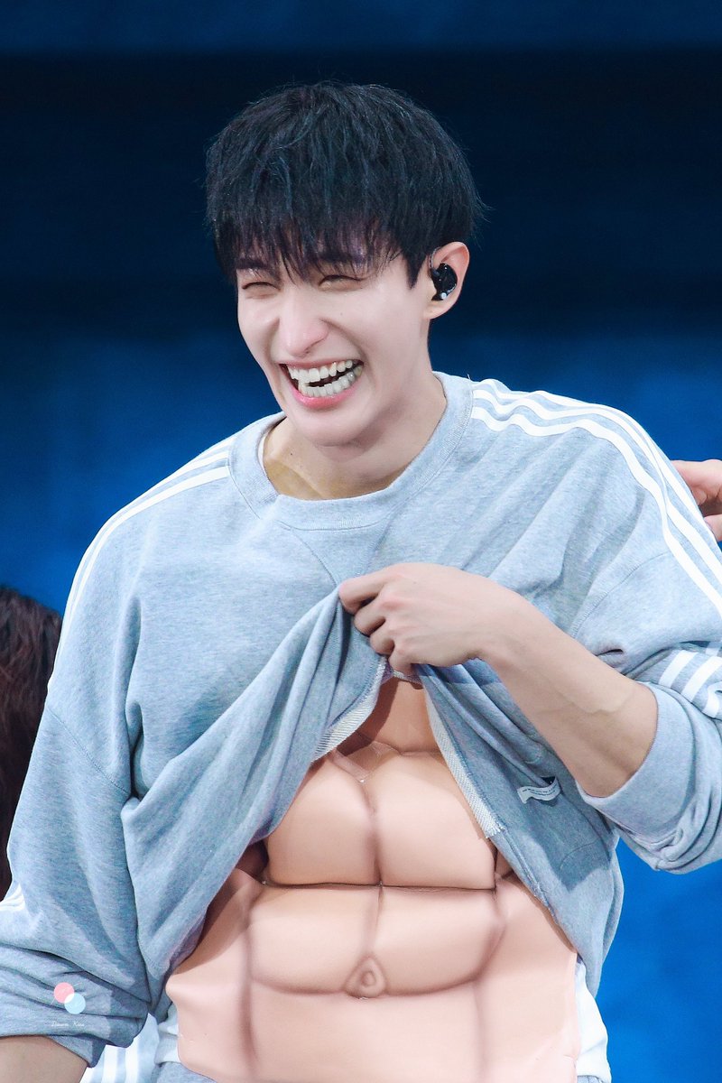 KyeomsBaekery's tweet photo. Seungkwan said that dokyeom went for this ‘abs’ fitting separately at dawn🥺 He worked hard for it, not only for the choreo, but he also took care of his outfit in between his busy schedule…He was so excited to show this cover and he did amazing! Thank you so much dokyeom🥹🤍 https://t.co/DdwB3qRABn