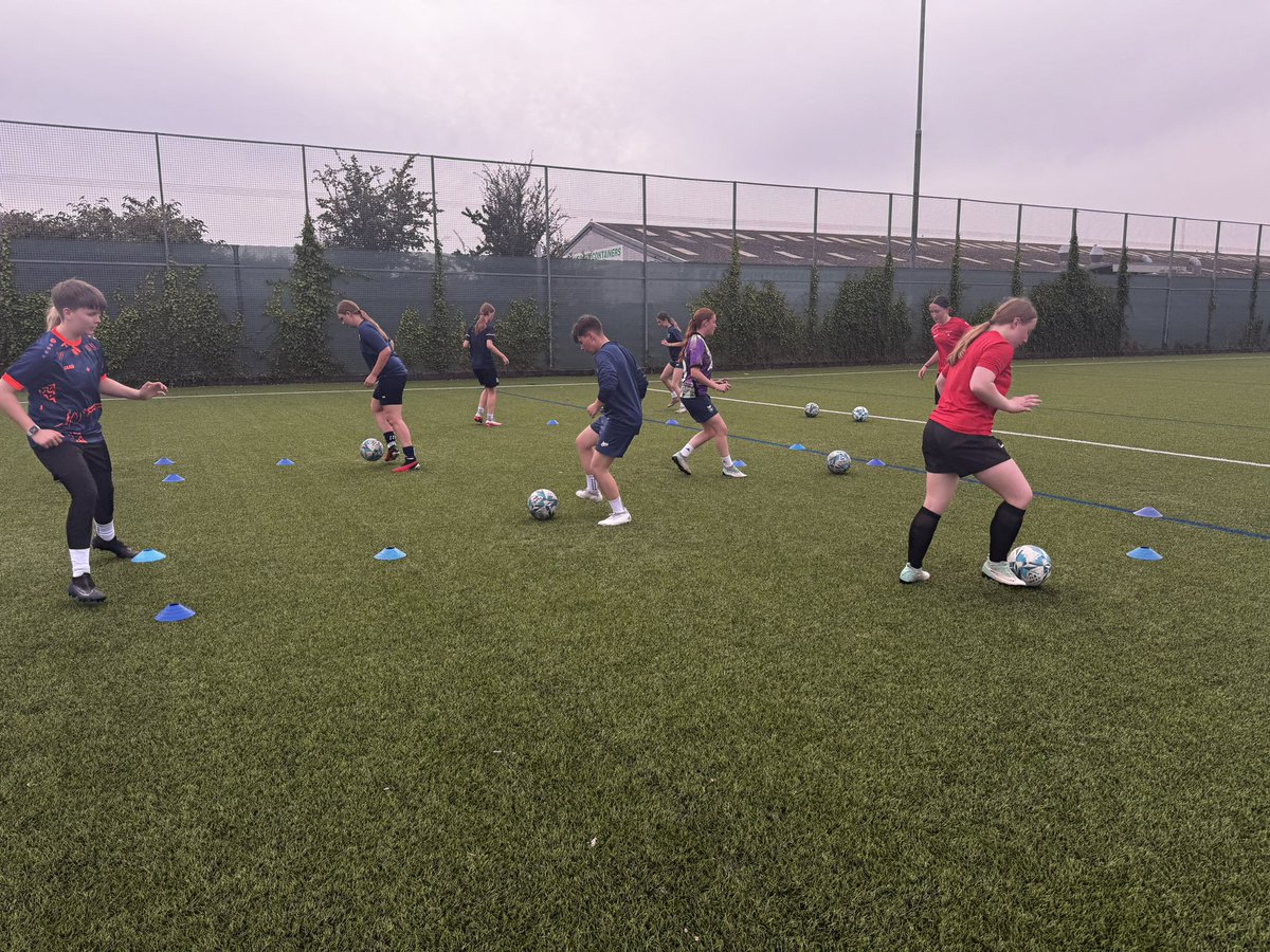 BUWFCAcademy's tweet photo. ⚽️| Yesterday evening our brand new U21s had their first session alongside the first team! 

Amazing to have the U21s involved in the session, working with both our U21s first team staff and players 🤩

#WeAreUnited https://t.co/4ue1D3sHyv