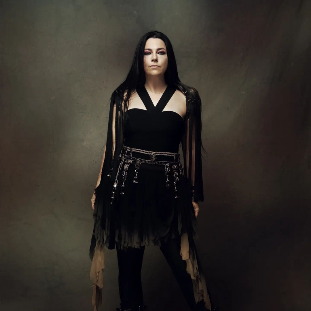 NEWS | New photo of <a href="/AmyLeeEV/">Amy Lee</a> by <a href="/timtronckoe/">Tim Tronckoe</a> from the Worlds Collide Tour! 🤘🏻 #Evanescence