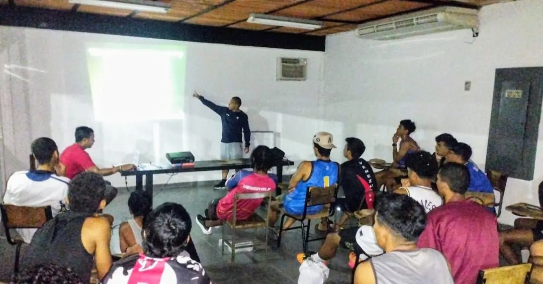 Exposición Técnica y Curso de Arbitraje dictados en el Complejo Deportivo Bicentenario Simón Bolívar
fundadeporte.gob.ve/carabobo/expos…
#24Jul #Deportes