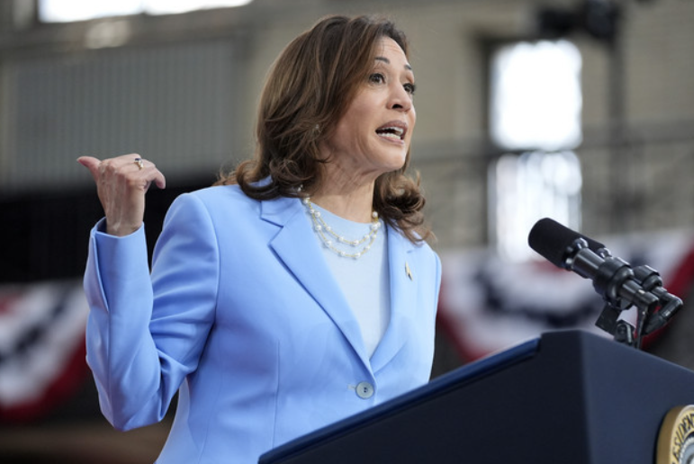 PowerGrid217293's tweet image. 📊 A new poll dives deep into Kamala Harris' strengths and liabilities as a potential president. What are your thoughts on her chances? How do her strengths align with your vision for the future? Share your opinions! #KamalaHarris #PresidentialPoll #Politics #2024Election