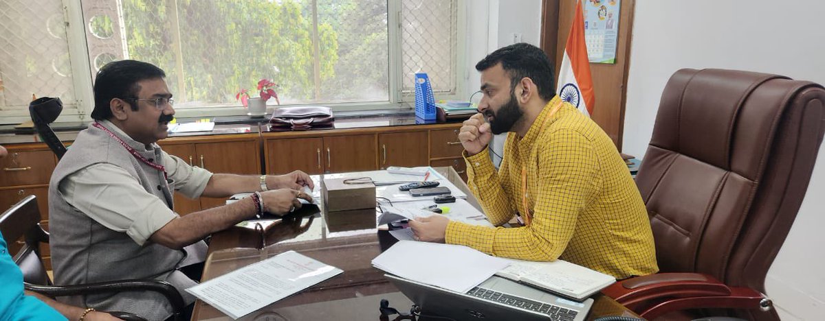 Drajeetgopchade's tweet image. आज माननीय श्रीमान जे.पी. नड़ड़ा साहब
माननीय आरोग्यमंत्री महोदय के सचिव औशुतोषजी  गर्ग या मिलकर 
निवेदन दिया.नांदेड़ की आबादी काफी है, जिसमें बड़ी संख्या में केंद्रीय सरकार के कर्मचारी, पेंशनभोगी और उनके परिवार शामिल हैं, जिन्हें CGHS द्वारा प्रदान की जाने वाली गुणवत्तापूर्ण…