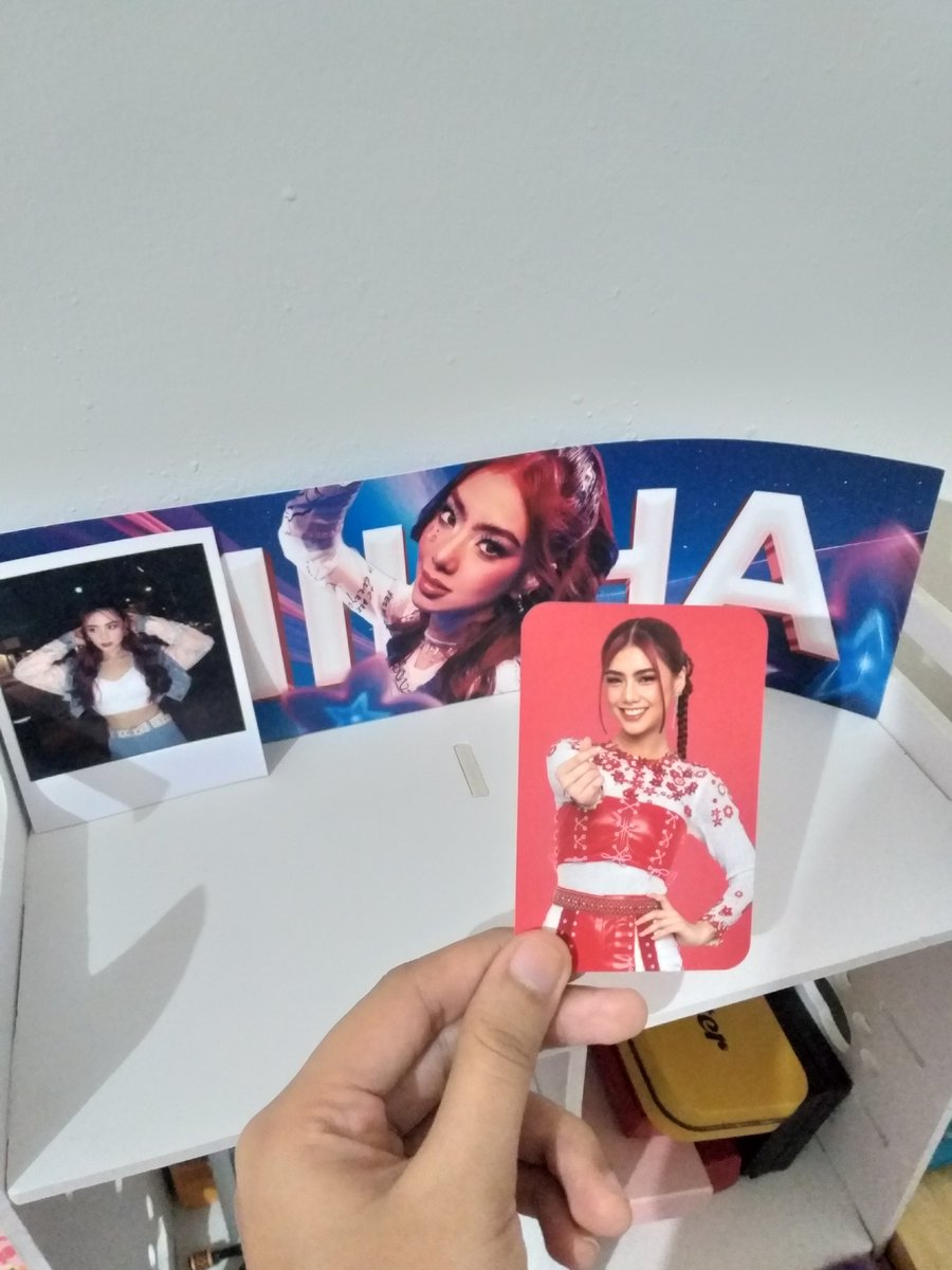 inuwian ako, sana kayo din.
 (group pc when😭)#MIKHA #BINI