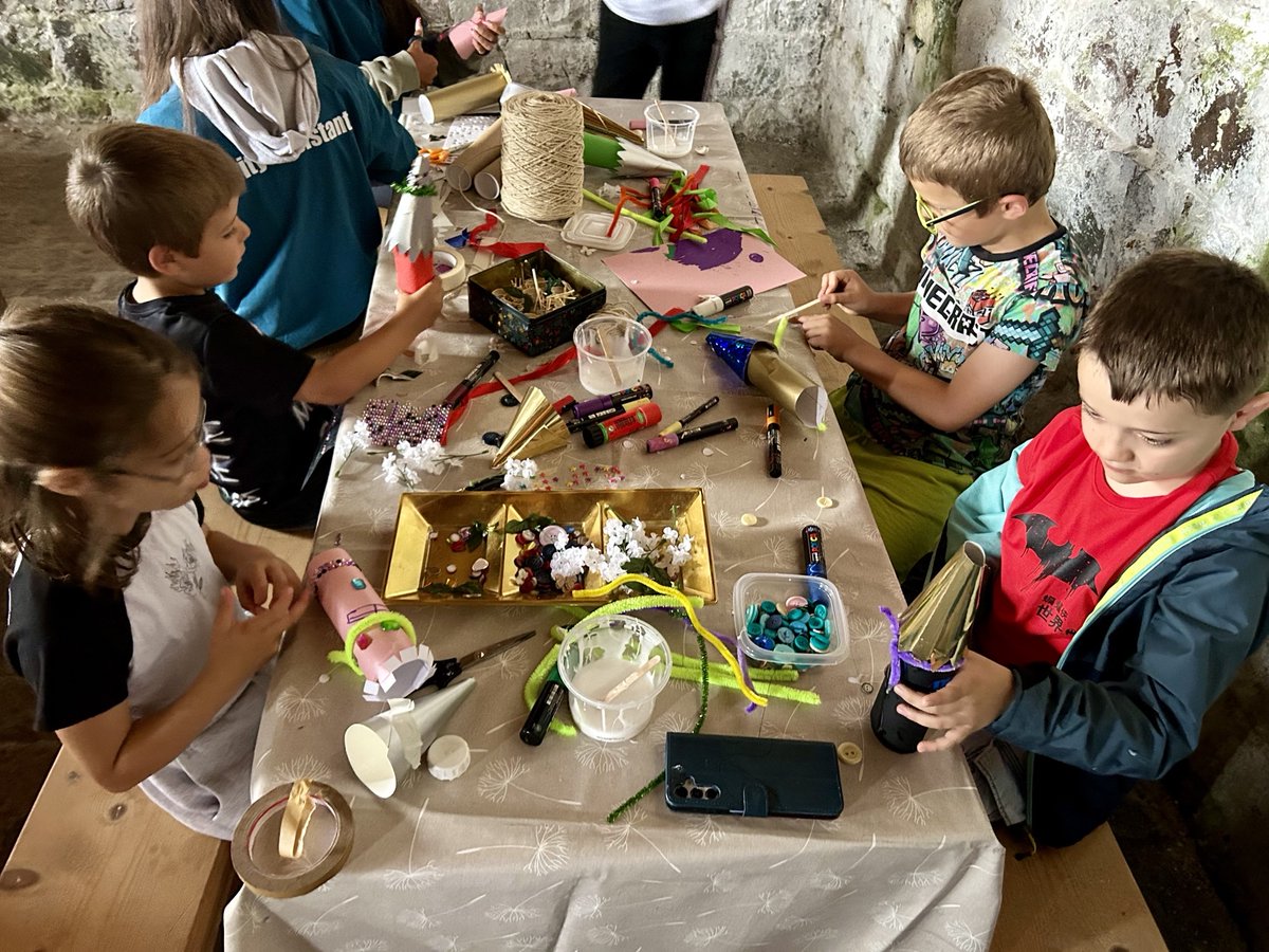 JerseyHeritage's tweet image. Summer has started in style with the first session of our ‘#CreativeSummer programme at #ElizabethCastle.  These sessions, designed around art, crafts and family learning continue at different locations throughout the #SummerHolidays.

@Ogier