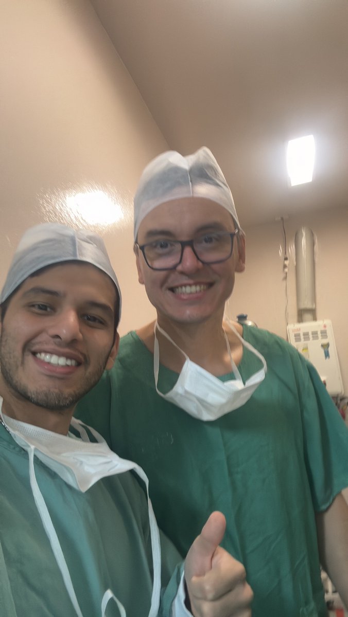 Uro_Fred's tweet photo. Very happy and grateful with Dr. @FCAFigueiredo for his hospitality and all his advice and tips and tricks. I’m leaving with all the tools to be able to continue offering treatments of the best quality in #mty #méxico. Thank you and hope to see you soon. #slimholep @AkoMedical https://t.co/BAgMbeEPww