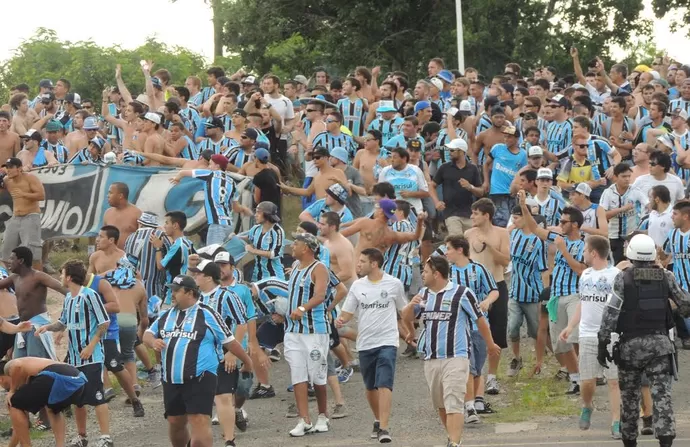 st_ibira's tweet photo. Amanhã (25), às 15:00, o S.T. Ibira fará um protesto em frente ao CT do clube, contra a nova diretoria.
Uma diretoria comunista, com histórico de fracassos por onde passa. Uma diretoria que trará nada além de tristeza para torcedores do C.A. Ibirapuitã, um clube que merece mais. https://t.co/DbfZ4gU85B