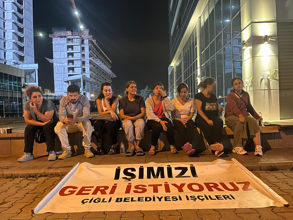 İşçiler Yazıyor .. <a href="/ciglibelediyesi/">Çiğli Belediyesi</a> 

Çiğli Belediye Başkanı Onur Emrah YILDIZ <a href="/OnurEmrahYILDIZ/">Onur Emrah YILDIZ</a> göreve başladıktan 2 ay sonra 147 işçiyi mazeret belirtmeksizin işten çıkartmıştır. 

Çıkarılan bu işçilerin 107'si kadın olup içlerinde hamile, engelli annesi, kanser hastası personel