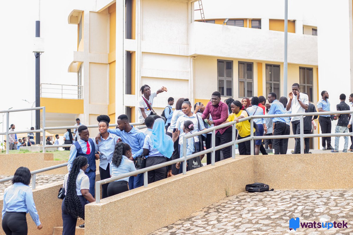 watsuptek's tweet image. The Pleading and tension at the KSB polling station.

#WatsuptekReport
#ElectionCommandCenter
#KNUSTDecides
