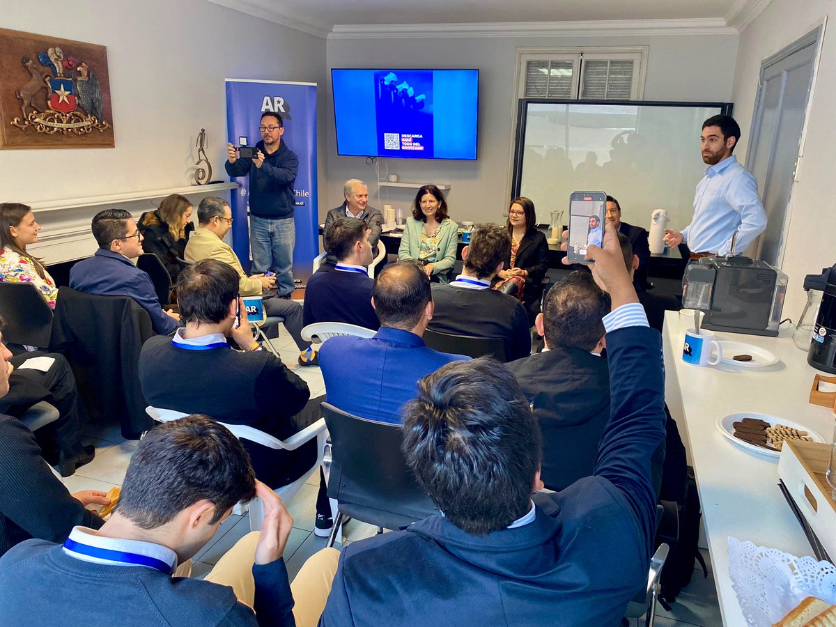 a_republicana's tweet photo. Esta semana en Chile 🇨🇱 19 #JovenesLideres de 8 países que comparten los mismos valores están participando del #BootCampRepublicano “El modelo Republicano” que es parte del Youth Program de @PNfValues organizado por Acción Republicana, @i_republicanas y @PRChile https://t.co/AR5fec7zaJ