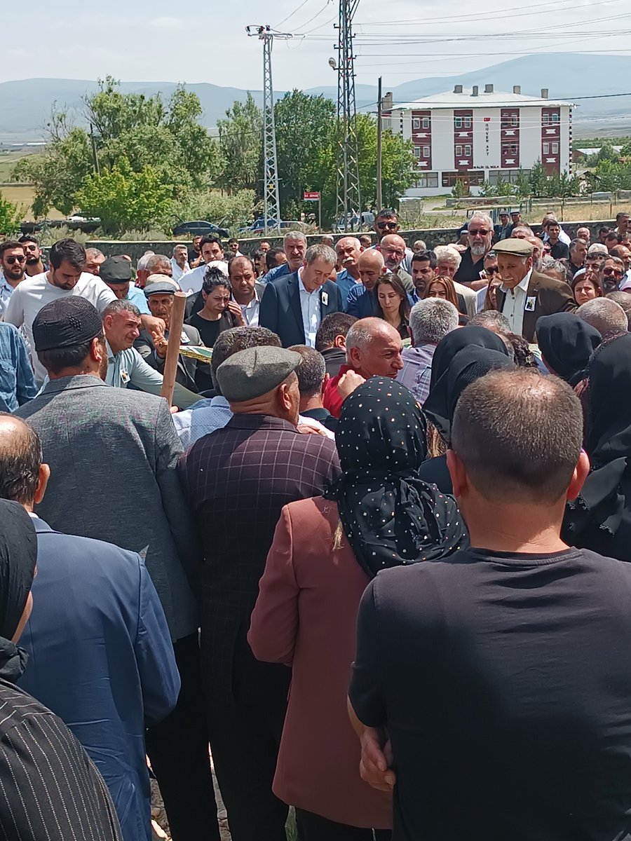 Eş genel başkanımız Sn <a href="/tuncerbakirhan/">Tuncer BAKIRHAN</a> 'in Annesini son yolculuğuna uğurladık Allah mekanını cennet eylesin.