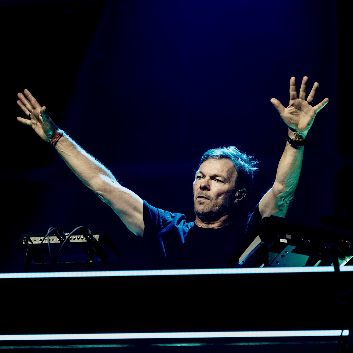 petetong's tweet photo. Epic night at Englefield House, thanks to all that came and all our special guests.
This weekend we continue with 3 massive @IbizaClassics_ shows…

Fri - @Sandownpark  
Sat - Mote Park, Maidstone
Sun - @CampBestival, Dorset

@julesbuckley #TheEssentialOrchestra
📷 Dan Reid https://t.co/9uqX079WLB