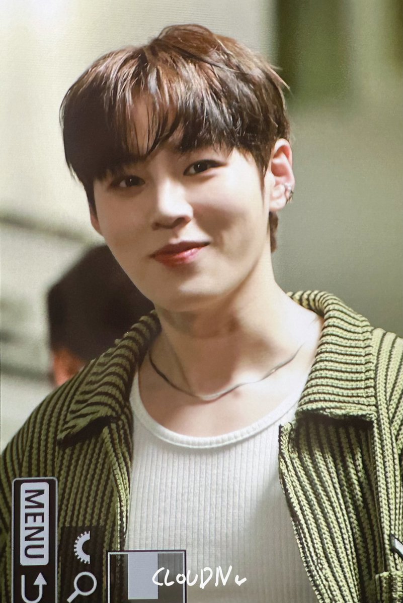 cloudn_hsw's tweet photo. 240722 ENA 케이팝업 차트쇼 퇴근

#하성운 #HASUNGWOON https://t.co/4DlKnDsvLf