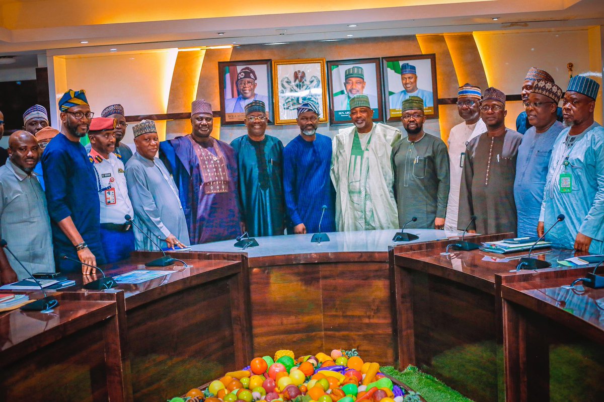 SenatorAKyari's tweet image. I engaged in a strategic meeting with the leadership team from Origin Tech Group (@Origintechng) to advance the Greener Hope National Agricultural Development Program.

This crucial initiative, a collaborative effort between the Federal Ministry of Agriculture and Food Security…