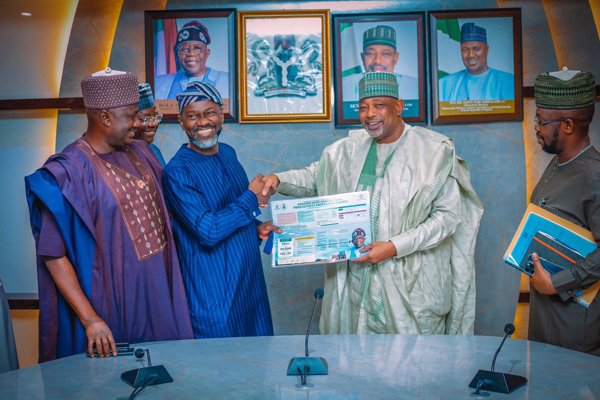 SenatorAKyari's tweet image. I engaged in a strategic meeting with the leadership team from Origin Tech Group (@Origintechng) to advance the Greener Hope National Agricultural Development Program.

This crucial initiative, a collaborative effort between the Federal Ministry of Agriculture and Food Security…