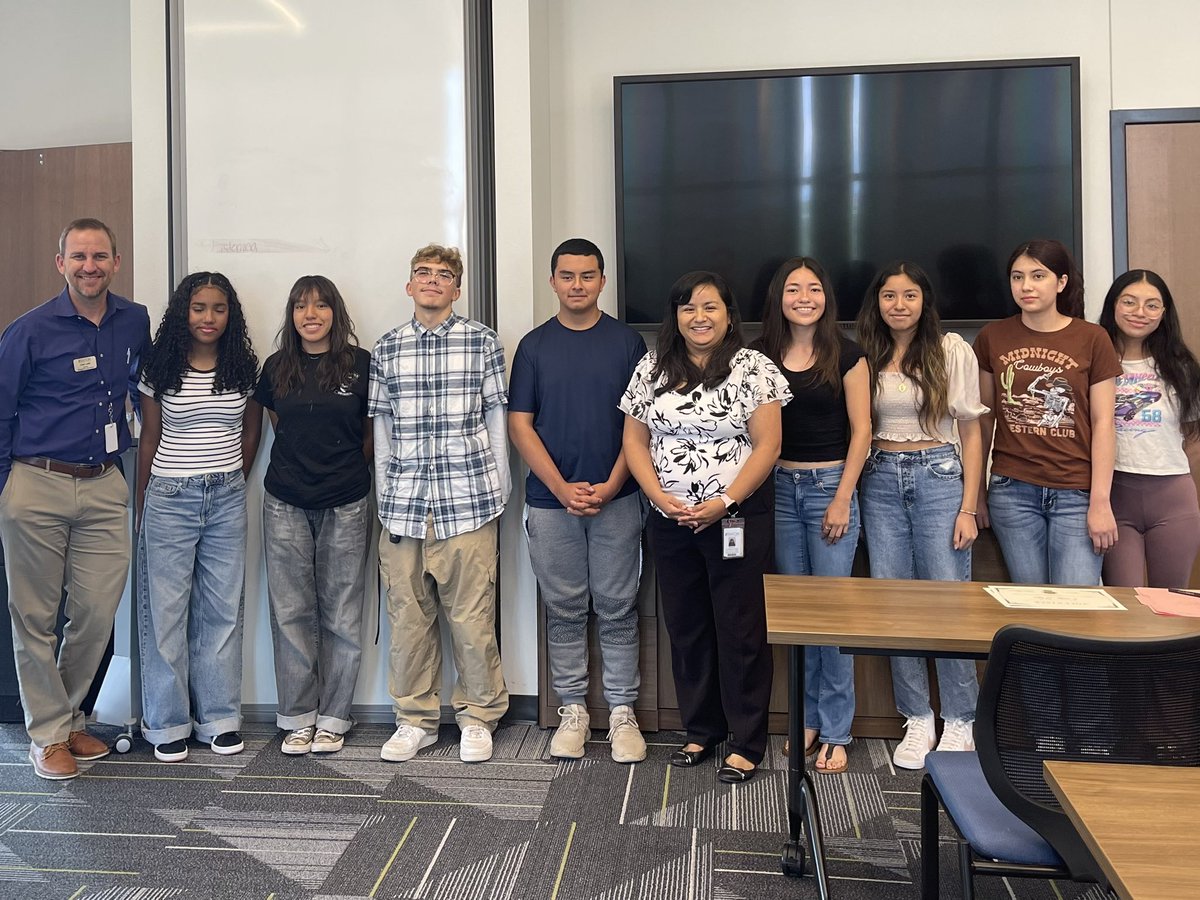 Thank you so much to our high school volunteers for dedicating their time and energy at the Junior Scholar Camp to help create a safe and engaging learning experience. The total volunteer hours from the high school volunteers was 597 hours!