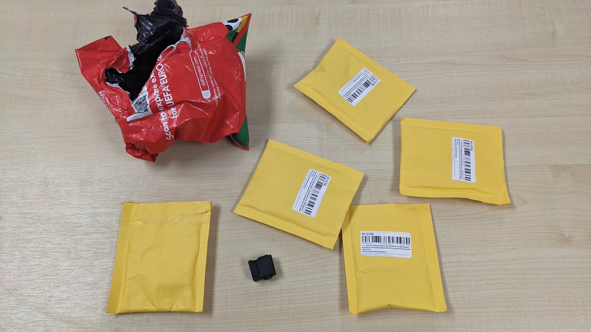 alexgibson3d's tweet photo. When you order 5 items, each made from silicone and inherently squashable, and they come in 5 individual jiffy bags.
D'oh!
#3dprinting #overpackaging @AliExpress_EN https://t.co/MbAoaBZmmv