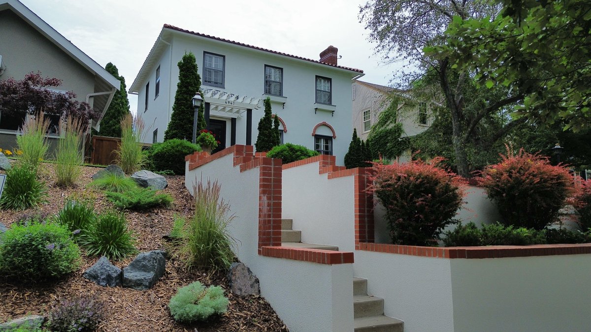 Donnelly_Ext's tweet photo. A pair of houses we refinished in Minneapolis, MN. We love restoring these cozy homes in our backyard🙌! #stucco #minneapolis #construction #contractormn #mn #business #exterior #exteriorwork #exteriordesign #exteriorinspo #windows #roofing #siding #gutters https://t.co/InxhuQtxPv