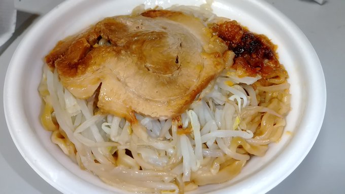 雨降ってたけど
せっかくの誕生日なので
濡れながらコンビニ行って
バースデー二郎系ラーメンと
バースデーナナチキと
バースデーサーモン寿司と
バースデーパフェと
バースデー水ようかん買って
豪遊してきた♪(*'ω`*) 