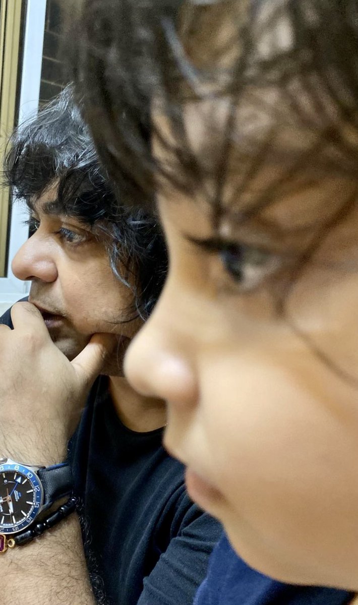 Two pairs of eyes looking at one something !!!