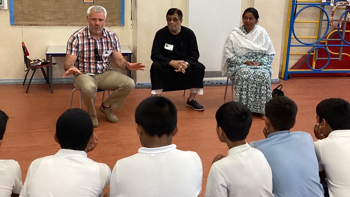 KirkleesYC's tweet photo. Field Lane JI&N School in Batley are working towards their #DemocracyFriendly award.
Last week they received a visit from two of their ward councillors - Aziz Daji & Habiban Zaman - to talk about their ideas for a social action project.
We'll keep you posted with next steps 🌱 https://t.co/ty6lbMNPeQ