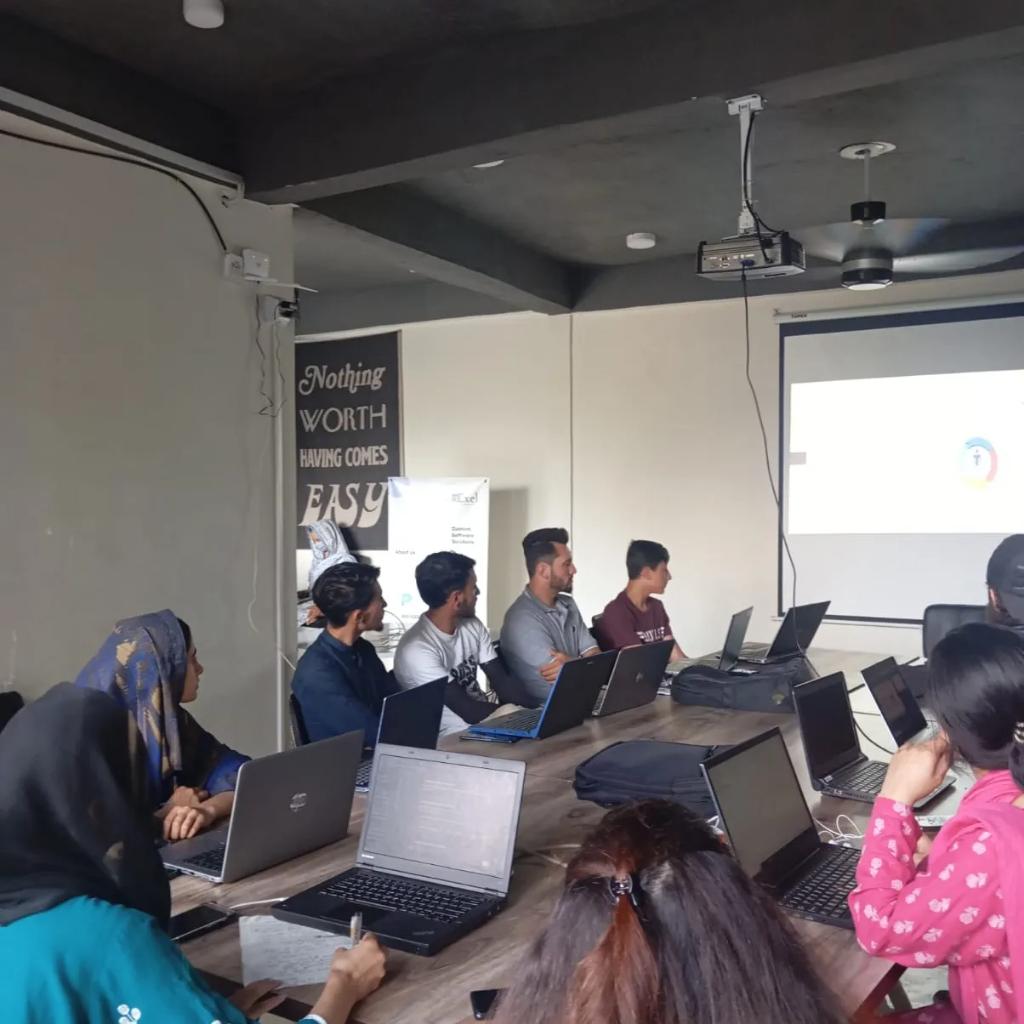 SDATecHub's tweet image. Highlights from the UX/UI Designing Program. 

#SSDP #uxui #designing #sdatechhub