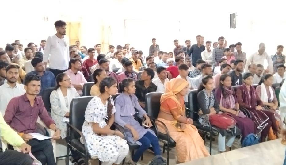 कलेक्टर श्री कोचर द्वारा दिये गए निर्देशों के तहत आज ब्लॉक तेंदूखेड़ा में डिजिटल क्रॉप सर्वेक्षण का प्रशिक्षण आयोजित किया गया

<a href="/mprevenuedeptt/">Revenue Department, Madhya Pradesh</a>