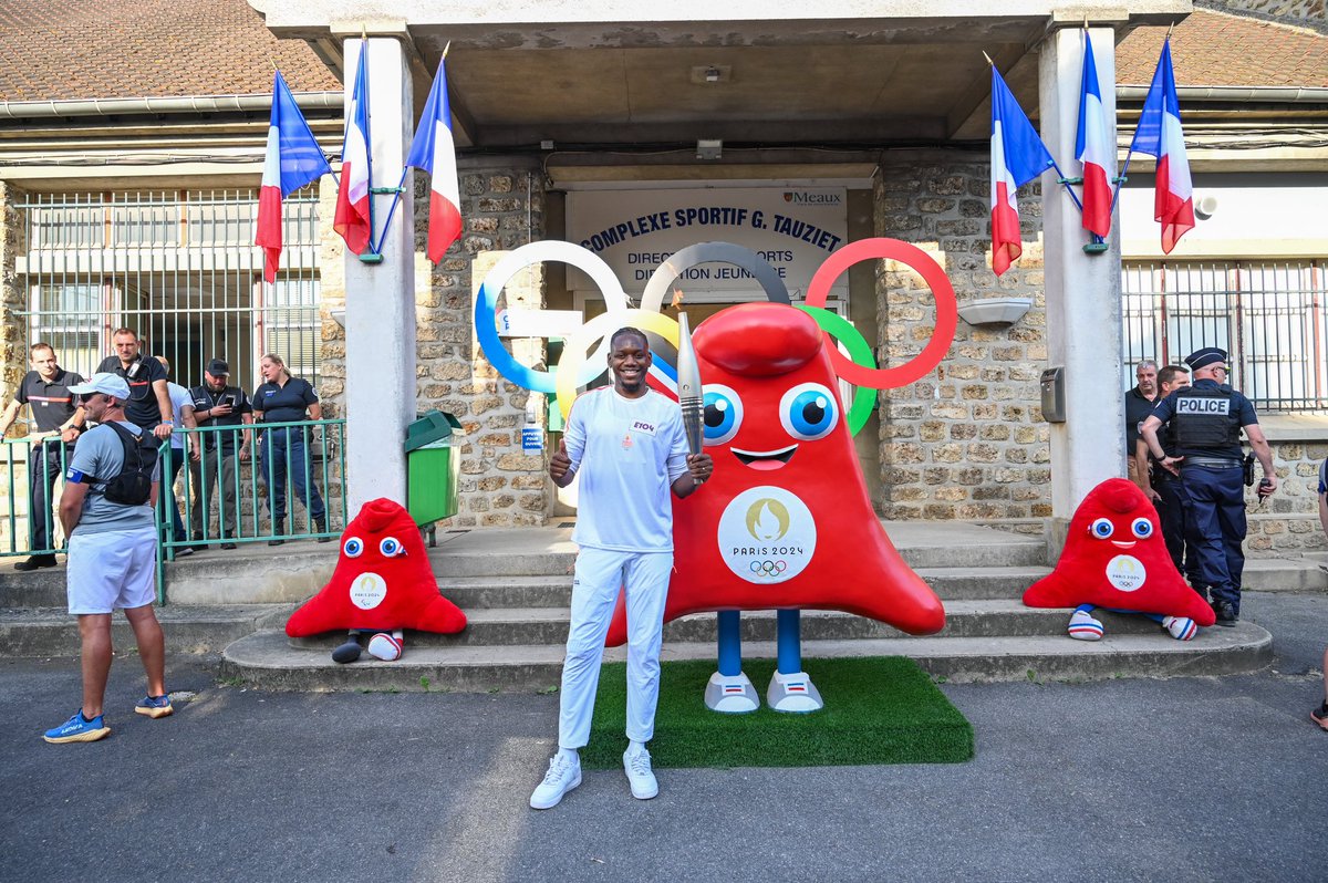Will15Yeguete's tweet photo. Feeling so blessed and thankful  to have been chosen to care the Olympic Flame!
Such an amazing moment &amp; experience  to be able to represent not only my family but also the people of my hometown Meaux!

Merci @Villedemeaux , @jf_cope @Jf_Parigi @Paris2024 

🔥🙏🏾🇫🇷😃

#Paris2024 https://t.co/RubC0pTm2G