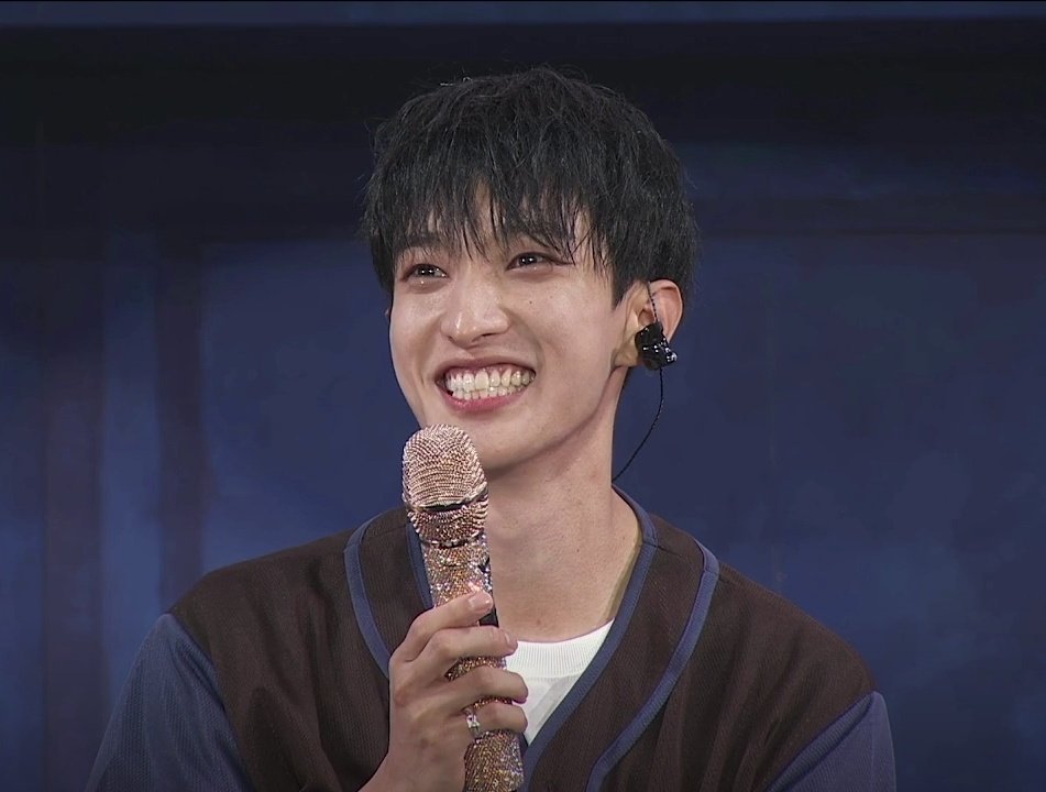 PrincesMei1's tweet photo. WELCOME TO SVT CARATLAND D2
He look so soft and  cute🎀
#DK #Dokyeom
#캐럿랜드의_지휘에_맞춰
#SVTinCARATLAND2024
@pledis_17 https://t.co/3SVMdfKKhk