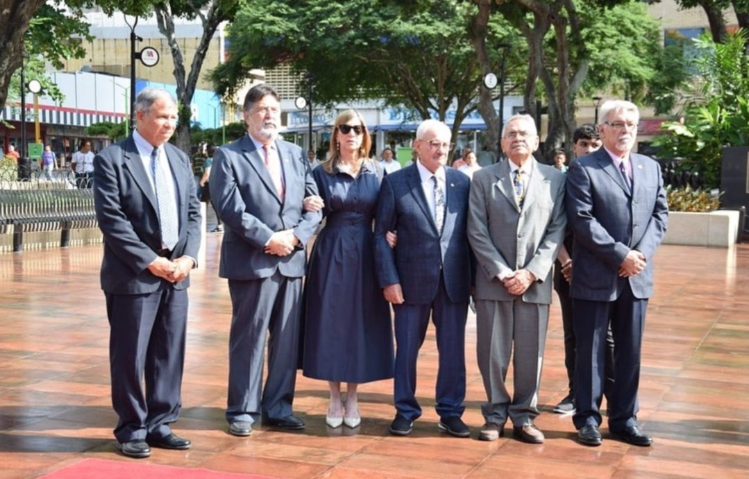 🔵El viernes 28 de Junio la
presidente de Fedecámaras Carabobo,  hicieron acto de presencia en el acto conmemorativo por  el Centésimo Trigésimo aniversario de la Cámara de Comercio de Valencia. 
⬇️ Leer más aquí.⬇️
instagram.com/p/C82VcH3Pj0p/…