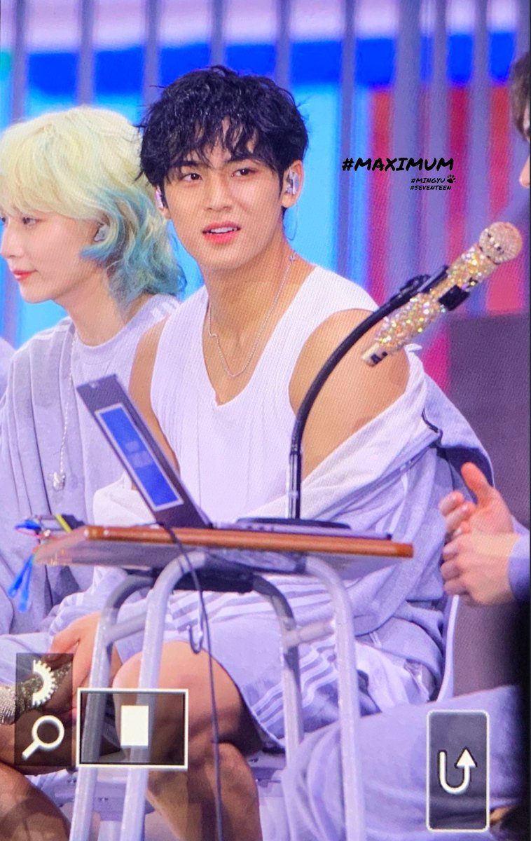 Maximum_406's tweet photo. 240724 캐랜
더운 밍규
#민규 #김민규 #SEVENTEEN #MINGYU https://t.co/e0qDF06qKE