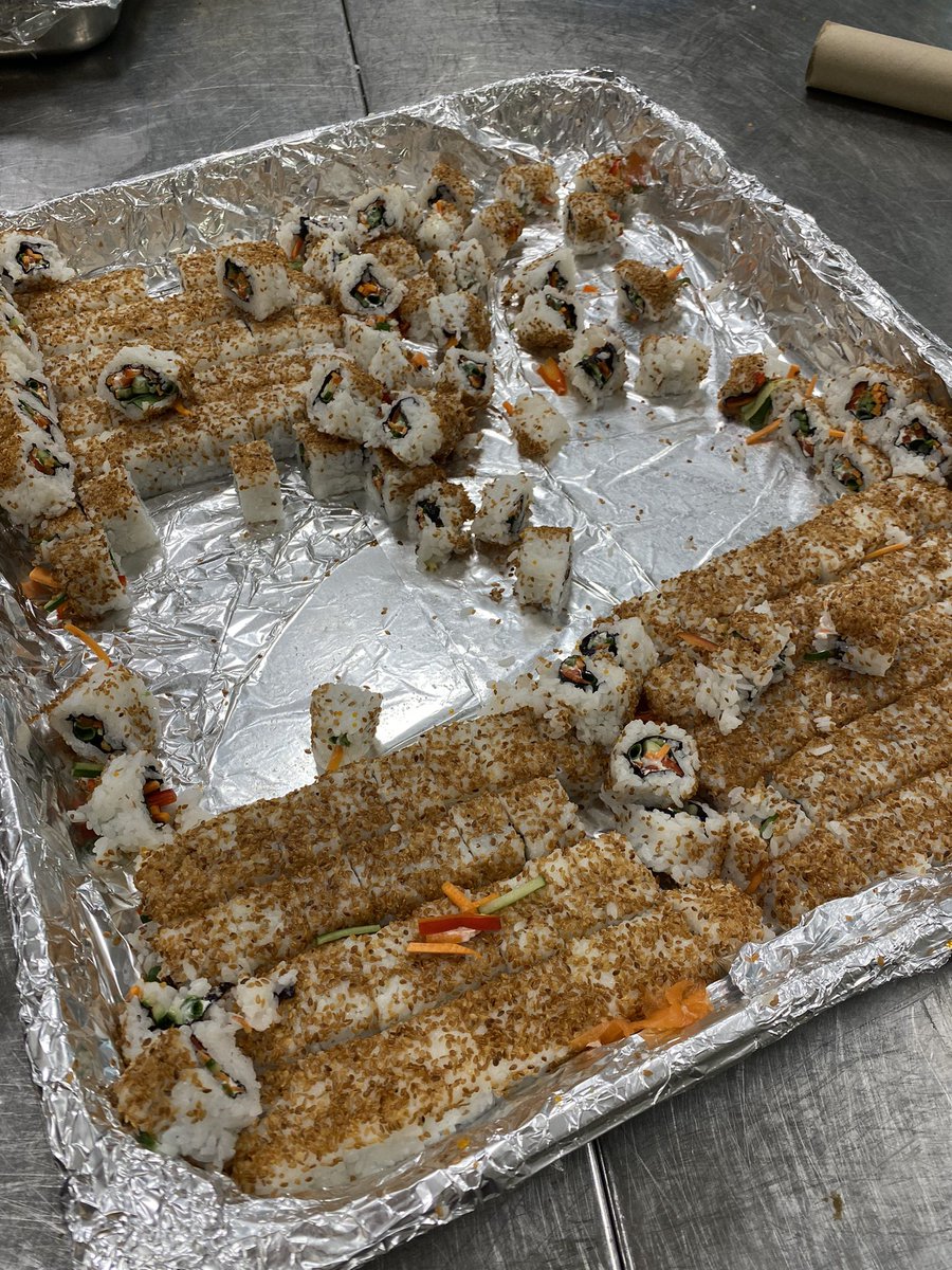 howllovers's tweet photo. hayatımda yediğim en iyi sushi (sadece 3 çeşit denedim) https://t.co/8S1CKDXXa5
