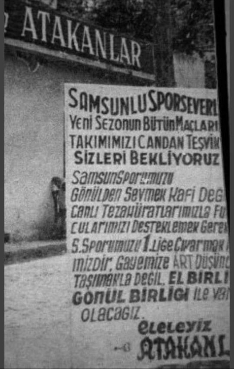 Burakkbaf's tweet photo. Türkiye'nin ilk taraftar grubu olan Lazigolar'ı paylaş 🔴⚪ @Samsunspor https://t.co/zCfpFmUL2V