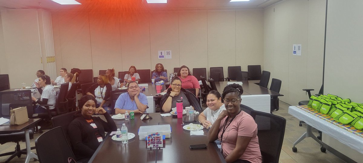 TellesJennie's tweet photo. Early Head Start invests in our teachers! Continuous professional development empowers them to create nurturing environments that support our youngest learners. ❤️ @AldineHeadStart @AldineISD @Primary_AISD @RayMondragon @AldineChild https://t.co/iwvq5gDBVo