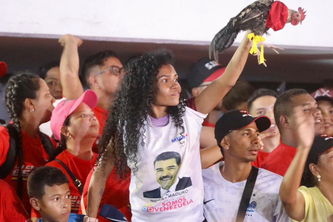 EL BUEN PASTOR… En Venezuela, estamos en tiempos del Buen Pastor, quien en medio de la adversidad, de la sequía o de la tormenta es capaz de vencer las dificultades, quien frente a las amenazas y el peligro es capaz de defender a su rebaño con la vida si es necesario, no hay