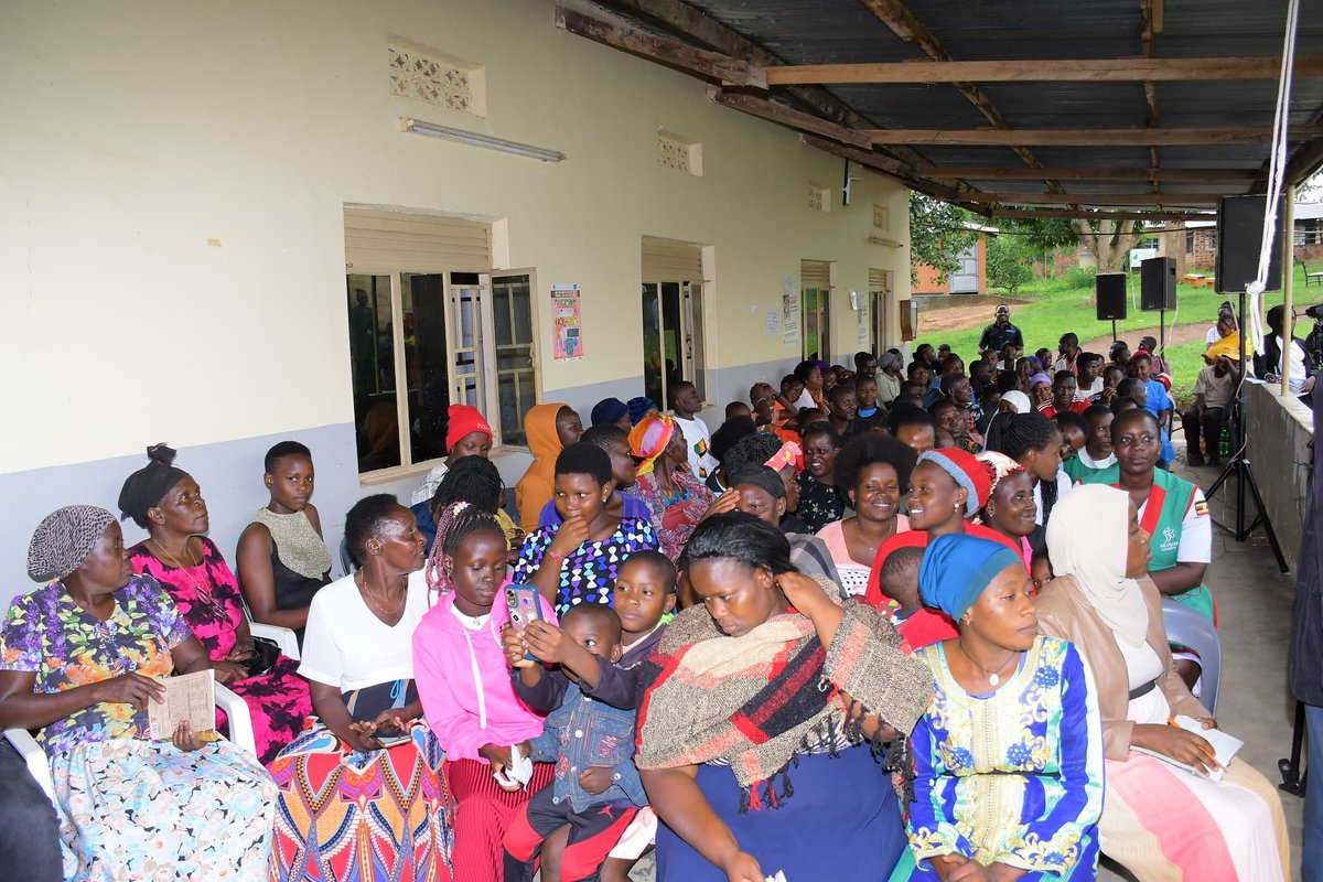 reachahand's tweet image. "Tikalu HC3 has 440 HIV patients, 145 of these are men while 295 are women between 15-30 years" ~ Namugosa Annet, head of health care providers at Tikalu HC3 #LetsShiftNow #ShiftUg