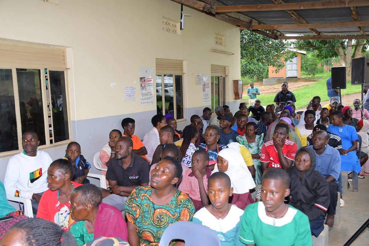 reachahand's tweet image. "Tikalu HC3 has 440 HIV patients, 145 of these are men while 295 are women between 15-30 years" ~ Namugosa Annet, head of health care providers at Tikalu HC3 #LetsShiftNow #ShiftUg