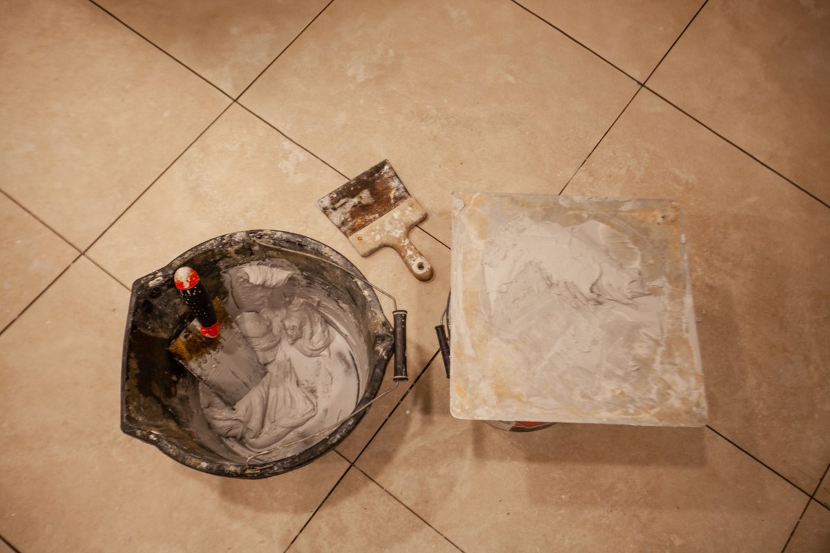 IntSolCon's tweet image. Can you guess what we&apos;re using these tools for? 

#intsol #construction #tools