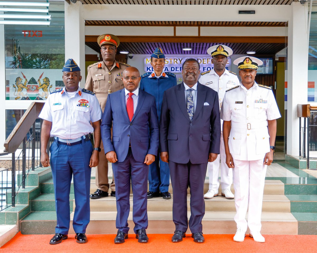 MusaliaMudavadi's tweet photo. This morning, I had the privilege of chairing the Defence Council Meeting at the Ministry of Defence Headquarters. The agenda of this crucial meeting was to oversee the promotion, appointment, and deployment of General Officers, Senior Officers, and Officers in the three services of Kenya Defence Forces.

@kdfinfo