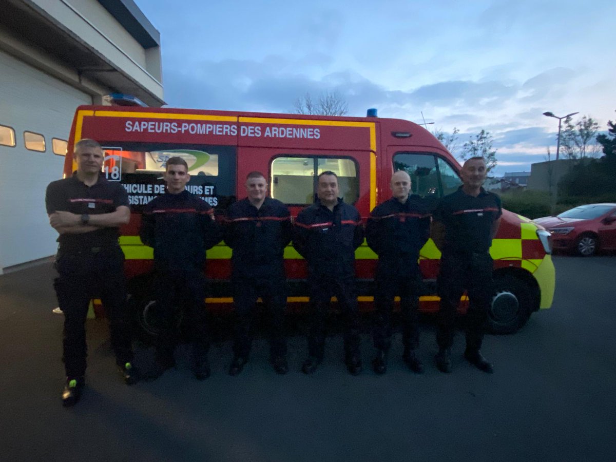 Le colonel hors classe Christian JEANDEMANGE #DDSIS08 était présent à l'état major pour le départ de 4 de nos sapeurs-pompiers, qui ont pris la route vers Paris, s'inscrivant ainsi dans le cadre des renforts mobilisés pour assurer la sécurité des Jeux Olympiques.#sdis08 #JOP2024
