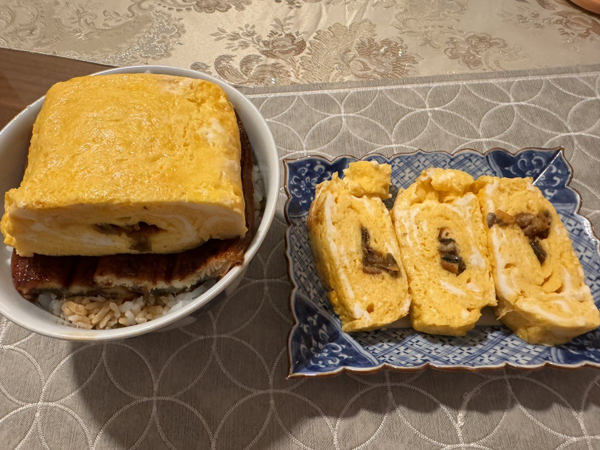 DaddyJapan309's tweet photo. やっと今日のご飯に辿り着きました。😅
ごげた端っこは鰻巻きに。 https://t.co/3kSKXYSfcd