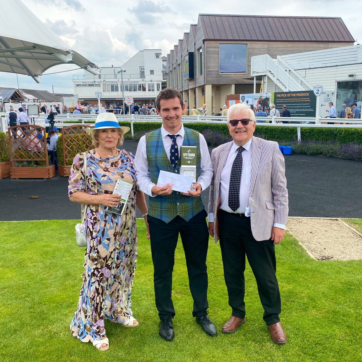 CatterickRaces's tweet photo. CHUTI MANIKA is best turned out ahead of our first race, kindly chosen by Tony Emmott and the Bradford Club Optimists - congratulations to David from @Johnston_Racing who got him ready! https://t.co/eolbrkTIDg