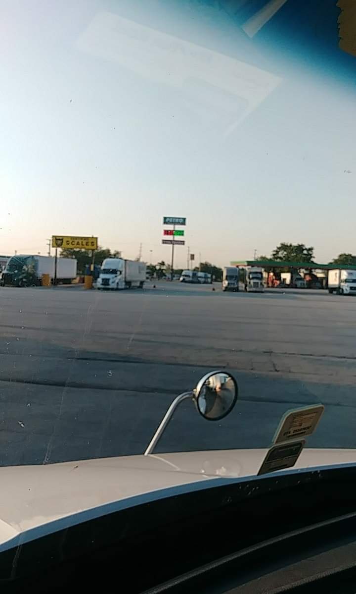 GIJOE6732's tweet image. 7-24-19:
When I lived in Chicago &amp;amp; spent all my money on Hometime. I drove to Monee, Il for a free shower. Yes I'm cheap plus I'm waiting for SRT to get me a load. Hometime is over🙁 but we need MONEY.
#TruckerLife
#TruckerProblems
#FreeShower