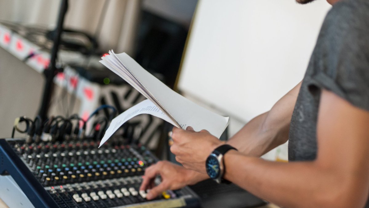 The creative economy is at risk of falling into a looming skills shortage. 

<a href="/CreativePEC/">Creative Industries Policy & Evidence Centre</a> has published a report which looks at student participation in creative further education (FE) across the UK and highlights the severe drop in participation.

shorturl.at/SpyLj